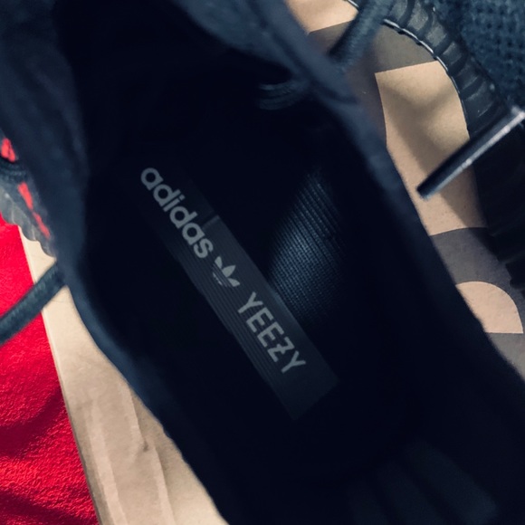 Yeezy Boost 350 v2 Bred - Picture 5 of 8